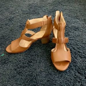 Brown leather Clark’s heels